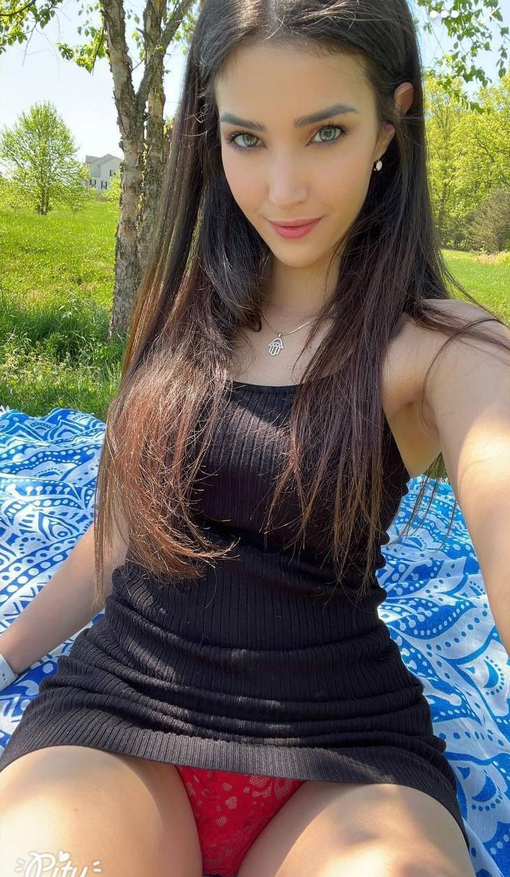 Leaked nude content from her paid Onlyfans. Cincinbear is a Twitch streamer with more than 480K followers and has an Onlyfans account.