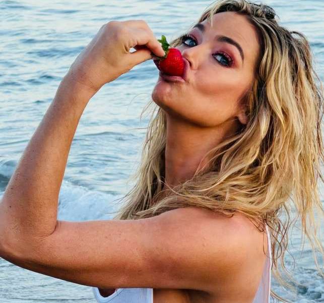 Denise Richards Nude Sexy Erotic Sexual Leaks Temptation